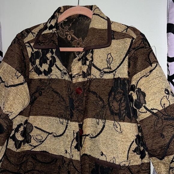 Women’s large reversible, brocade floral jacket - Picture 9 of 15
